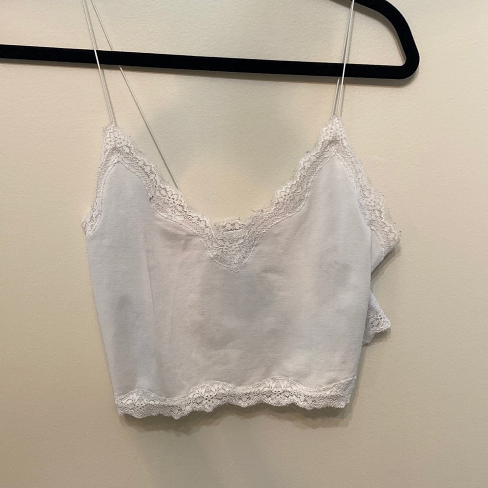 White crop tank top with lace around the edges